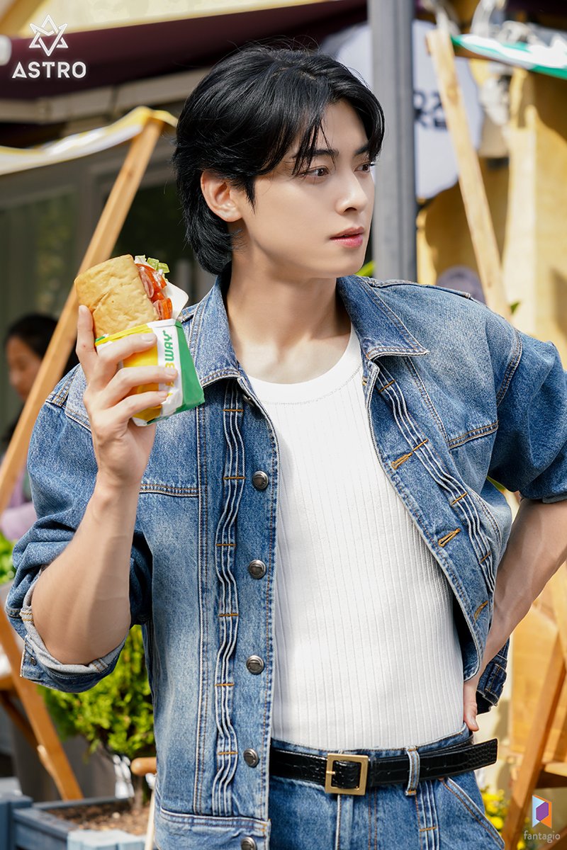 fantagiogroup's tweet photo. [#차은우][포스트] 이번 역은 차은우 역입니다, 내리실 문은 없습니다.

▶ https://t.co/rQOU2Z6UQe

#네이버_포스트 #아스트로 #ASTRO #CHAEUNWOO https://t.co/hQ3VQPOAan