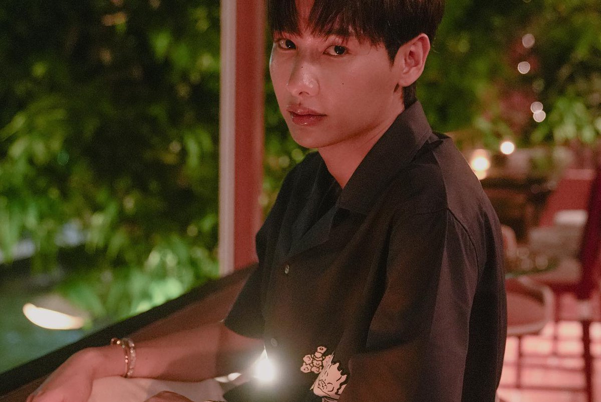CYCZERO_'s tweet photo. ©️jimthompson.official 

#OffGun #ออฟกัน 
#JimThompsonxOffGun https://t.co/7o5esA9q8s