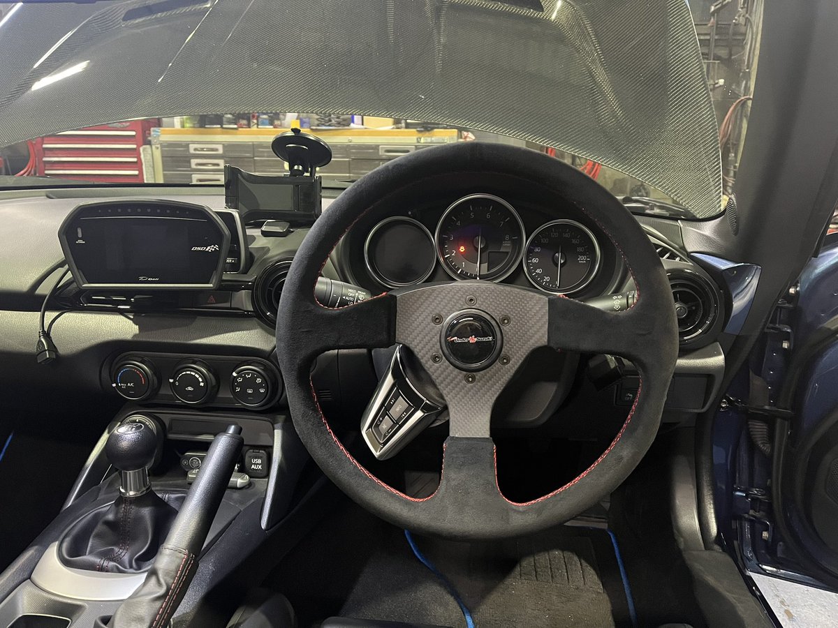 LEG_MOTORSPORT's tweet photo. ラフレックス仕様にしたんで、850㌘の軽量だが、来シーズンのドラチェンは素早く出来そう♪
何せグットルッキング♪ https://t.co/g5pSrPPgKu