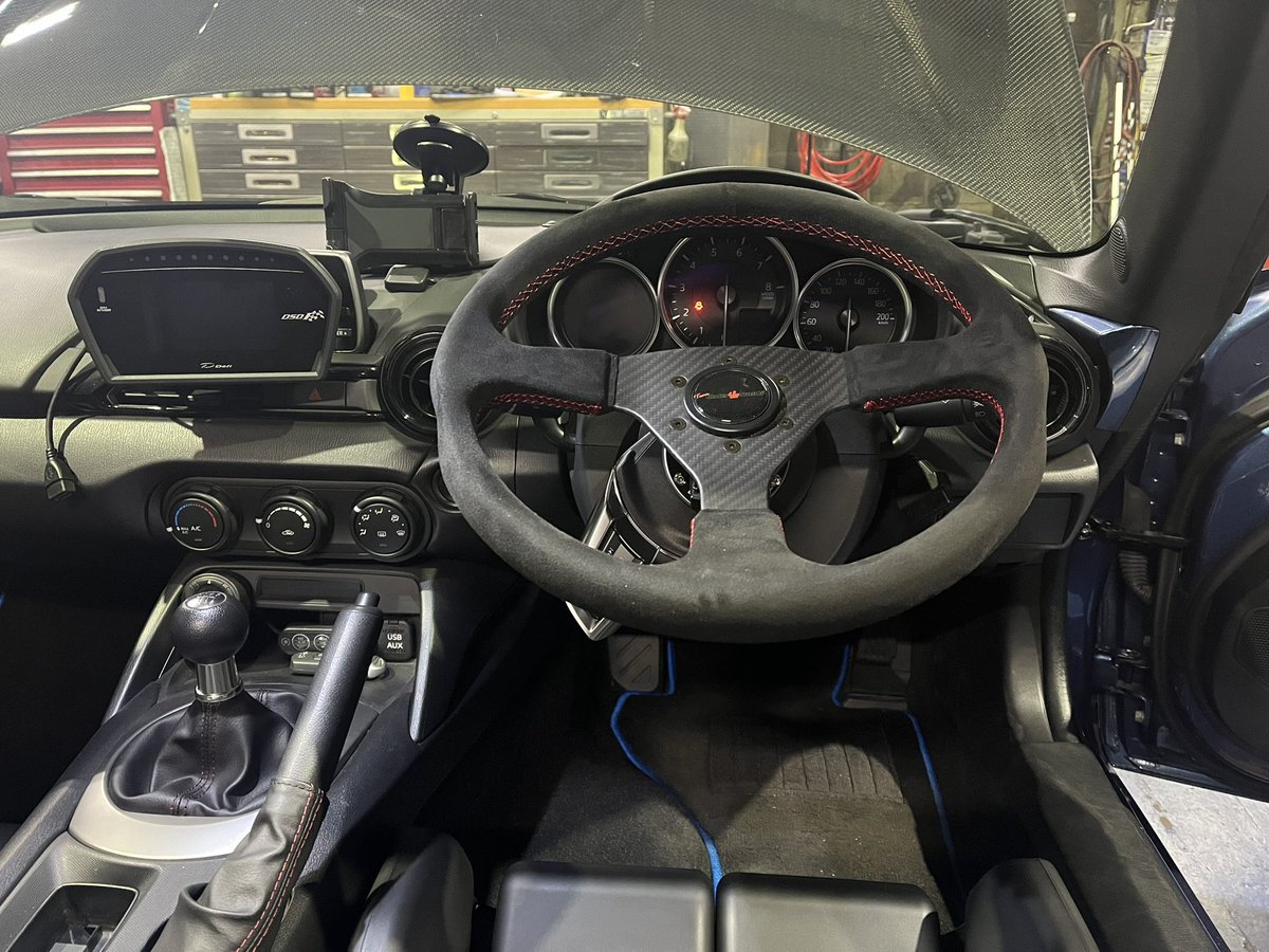 LEG_MOTORSPORT's tweet photo. ラフレックス仕様にしたんで、850㌘の軽量だが、来シーズンのドラチェンは素早く出来そう♪
何せグットルッキング♪ https://t.co/g5pSrPPgKu