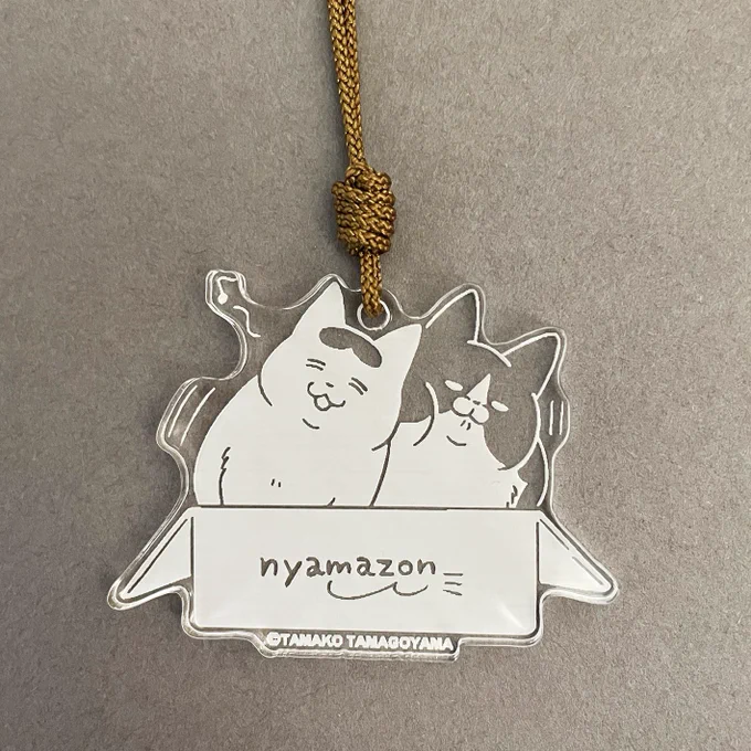 【「うちの猫がまた変なことしてる。」商品情報】  gJcGより登場 うち猫クリスタルチャーム  まるで硝子細工 硬質感と透明感のある特別性アクリルを使用 シンプルなカラーと剥がれることのない彫刻タイプのイラストはお出かけにもピッタリ   #猫