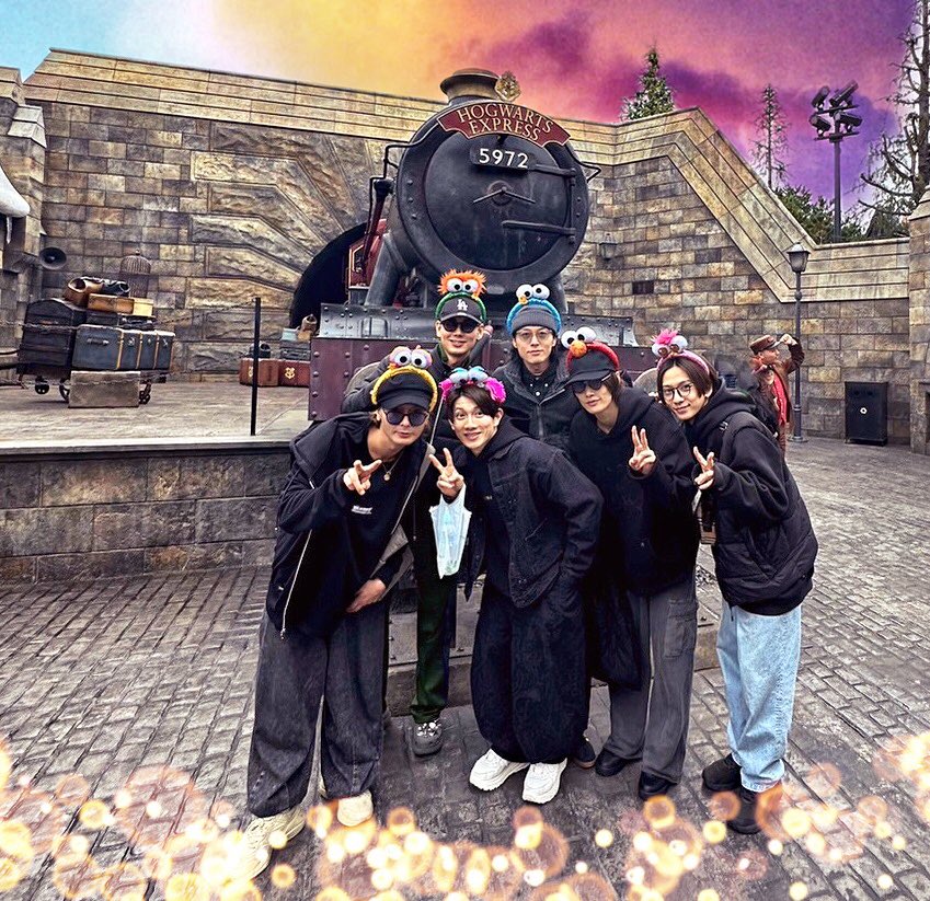 Ray_FJT's tweet photo. ありがとう大阪！！
休演日、
最高の時間を6人で過ごせました。
また凱旋で会いましょう！
#fujitaray #dustz
#エーステ　
#秋単2023 #ユニバ
#ユニバーサルスタジオジャパン https://t.co/gMvqWftA3h