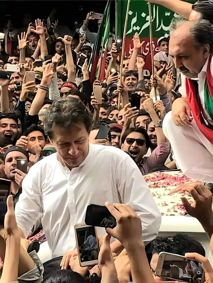 Manzil__'s tweet photo. چی د خپل کلی د سڑو پہ صفت نہ مڑیدو 
ھغہ  سڑے  بیگہ د خپل کلی سڑو اویشتو https://t.co/1g8NBeSvZn