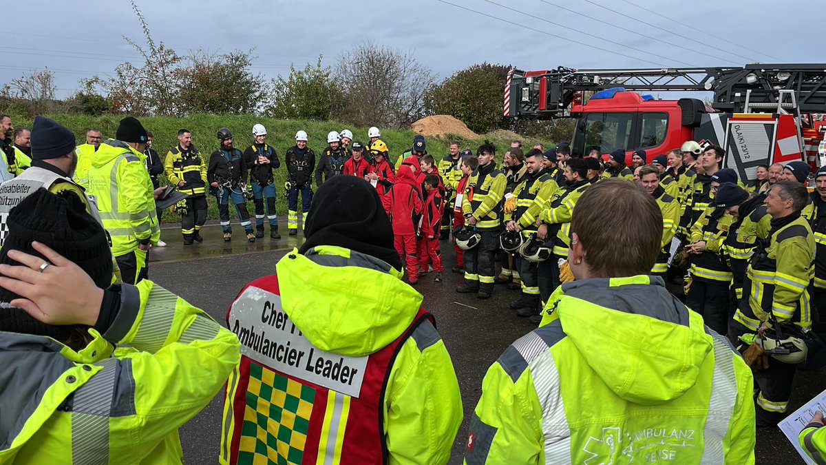 Anfang Monat wirkten wir bei der #Hauptübung des #FeuerwehrBataillon #Sense ZENTRUM mit.  2 Szenarien mit mehreren verletzen &amp; beteiligten Personen waren zu bewältigen.
#Stützpunkt #Zentrum #Düdingen #Ambulanz #Rettungsdienst #ManV #EinsatzleitungSanität #ELSan #übung #zämestarch