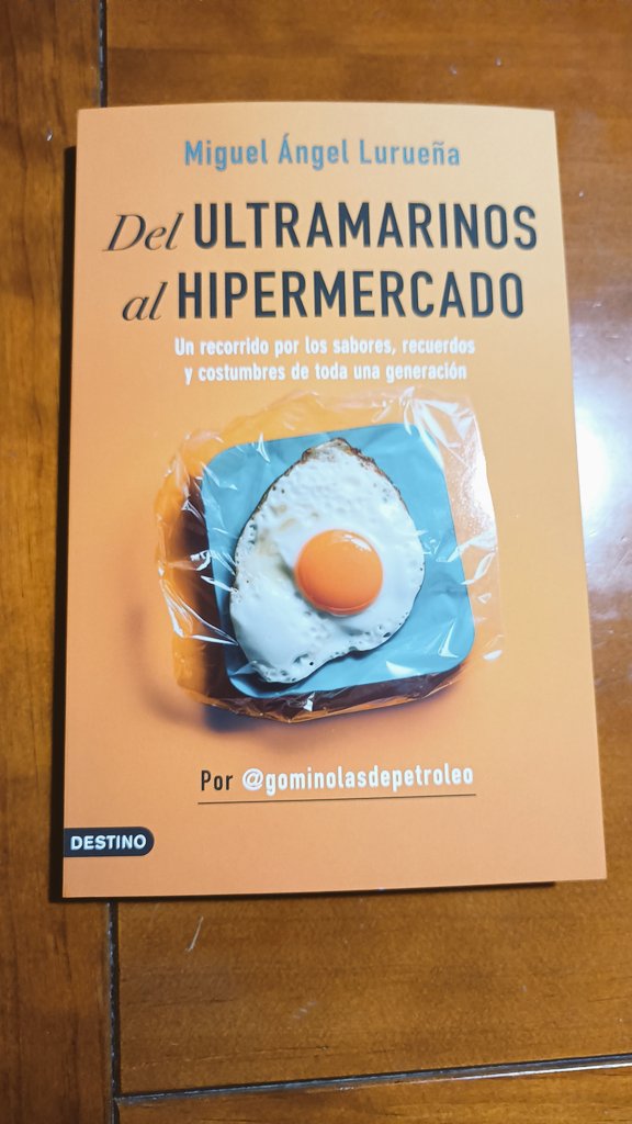 Ya tengo en mis manos el huevo... Digo el libro de <a href="/gominolasdpetro/">Miguel A. Lurueña</a>. 
Le he echado un vistazo por dentro y creo que lo voy a devorar. 😍😍😍😍