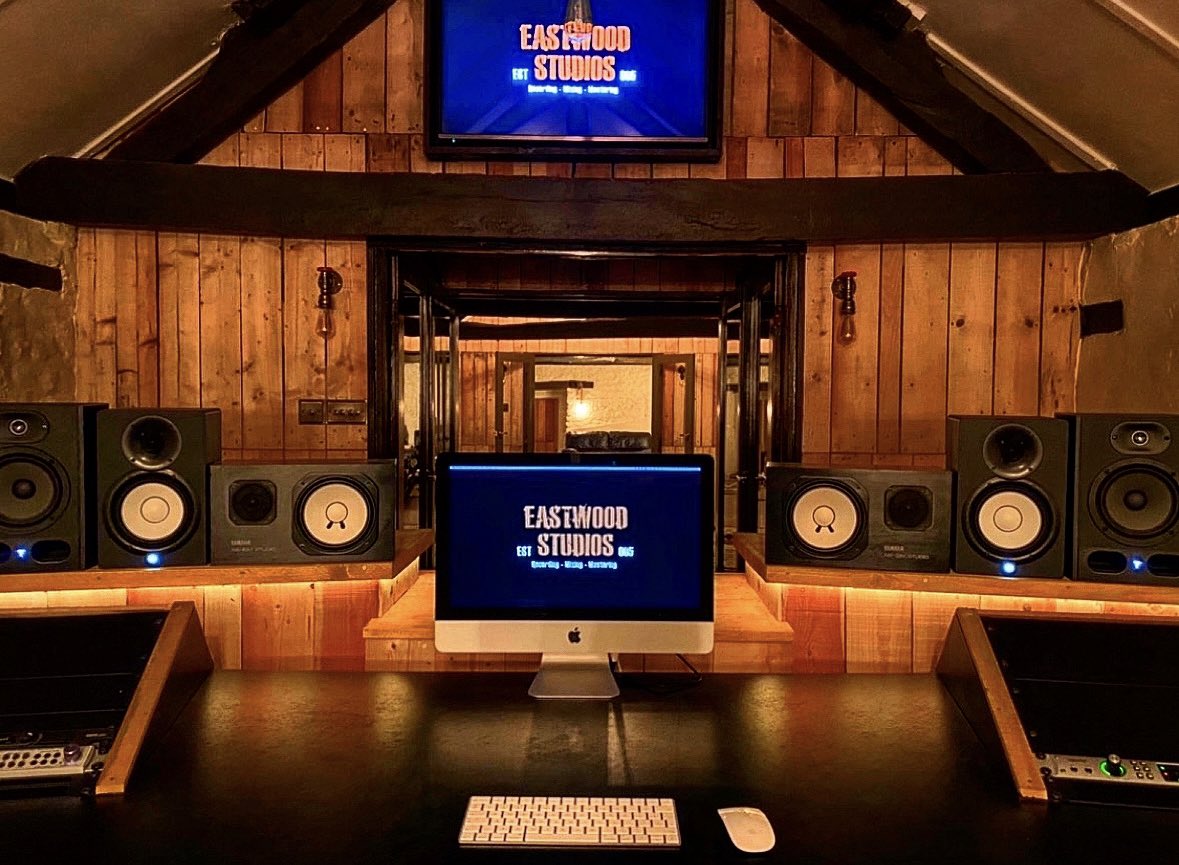 Discounts on Recording, Mixing and Mastering throughout the month of December.

Please email the studio on info@eastwoodstudios.co.uk or call 07483127963 to book.

#recording #mixing #mastering #miltonkeynes #miltonkeynesbusiness