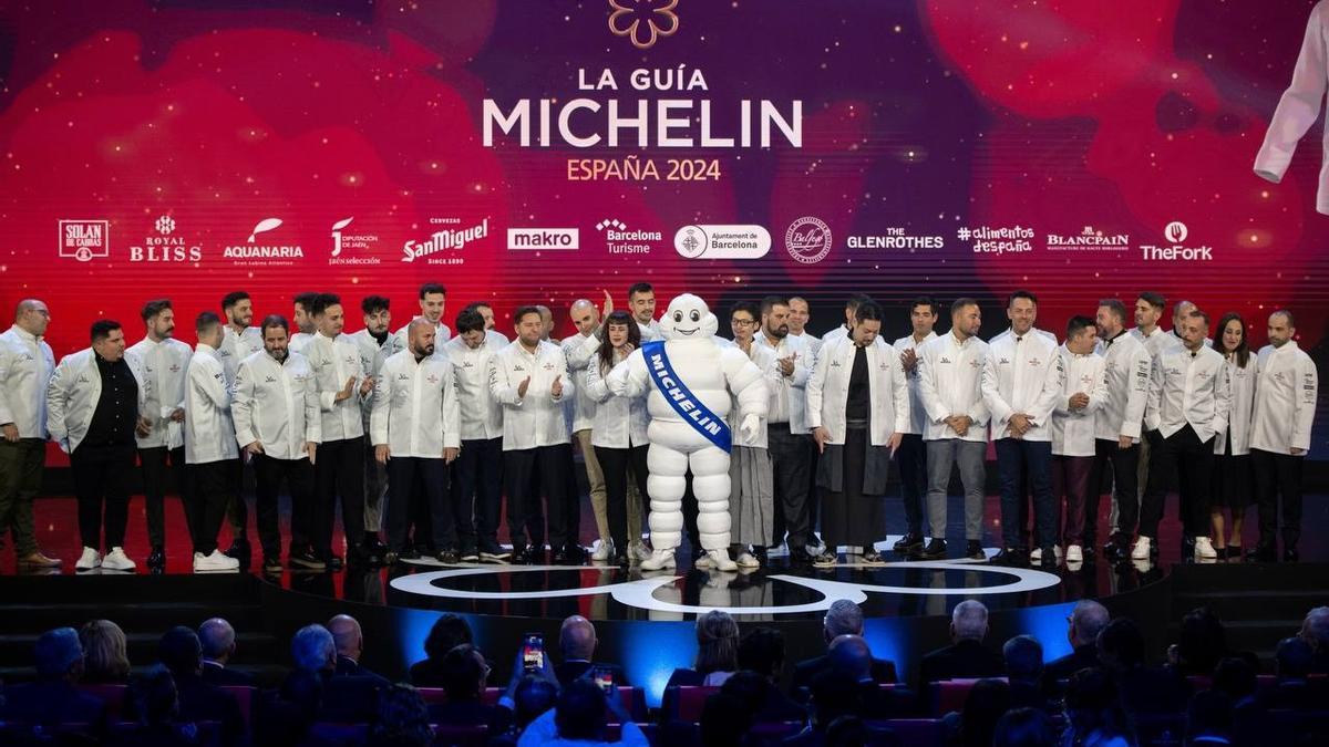 AcadeGastroMLG's tweet photo. ⭐La Guía Michelin 2024 reconoce al chef David Olivas, del @backtapasrest  de #Marbella.

¡Málaga suma así una nueva estrella Michelín y ya van 11!

👏Enhorabuena a David por el gran trabajo realizado.

📸:  @europapress . https://t.co/WMpLuvQu1M
