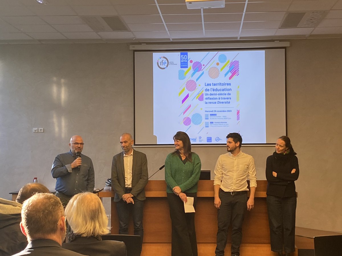 Aujourd’hui 50 ans de la revue diversité !@ENSdeLyon 
Ouverture de la journée par <a href="/DetrezChristine/">ChristineDETREZ</a> <a href="/RiaLuc1/">Ria Luc</a> <a href="/RegisGuyon/">Régis Guyon</a> <a href="/PerseeFr/">Persée</a> @Prairial_revues 
Bon anniversaire !👏