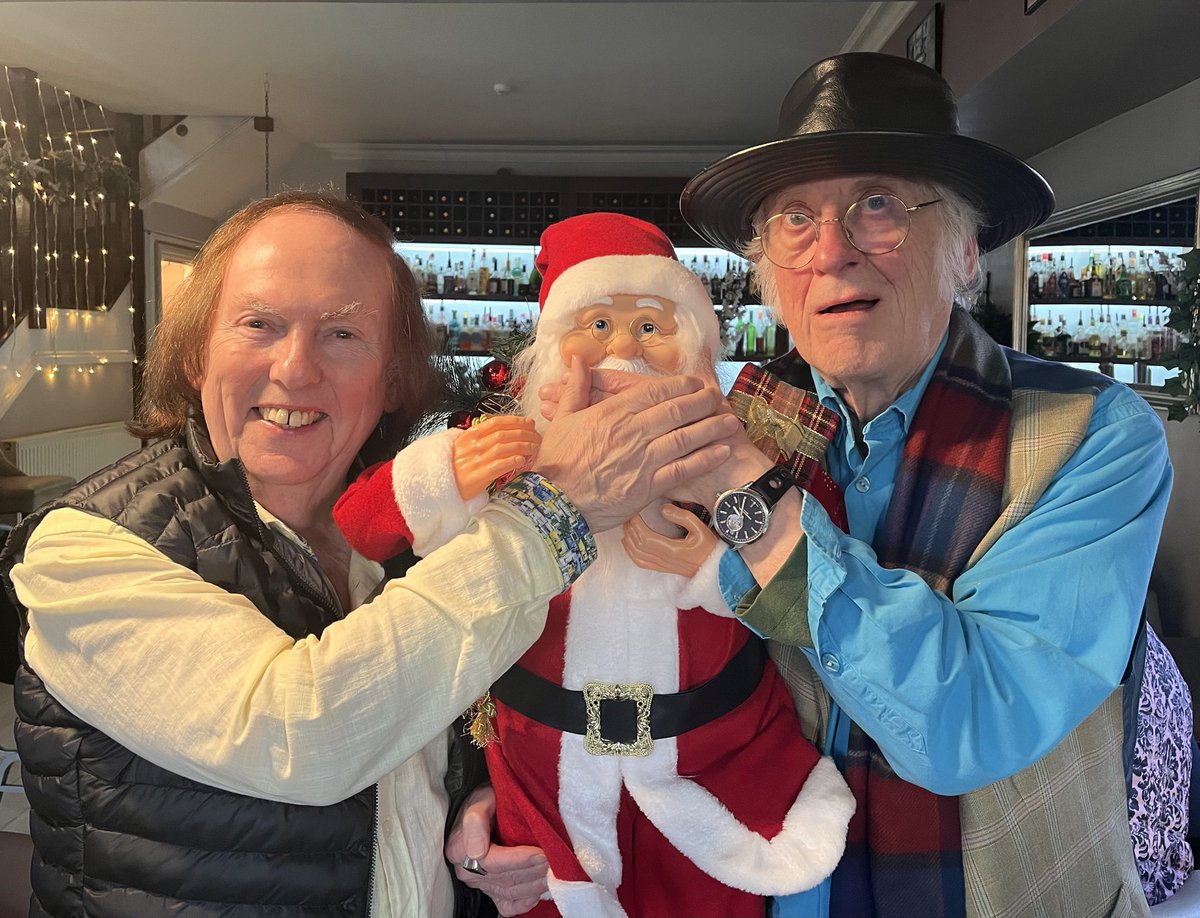 HolderSuzan's tweet photo. ‘It’ssssss Chriii… ‘ NOT YET SANTA! 😜#NoddyHolder #DaveHill https://t.co/NTT7ulbfGR