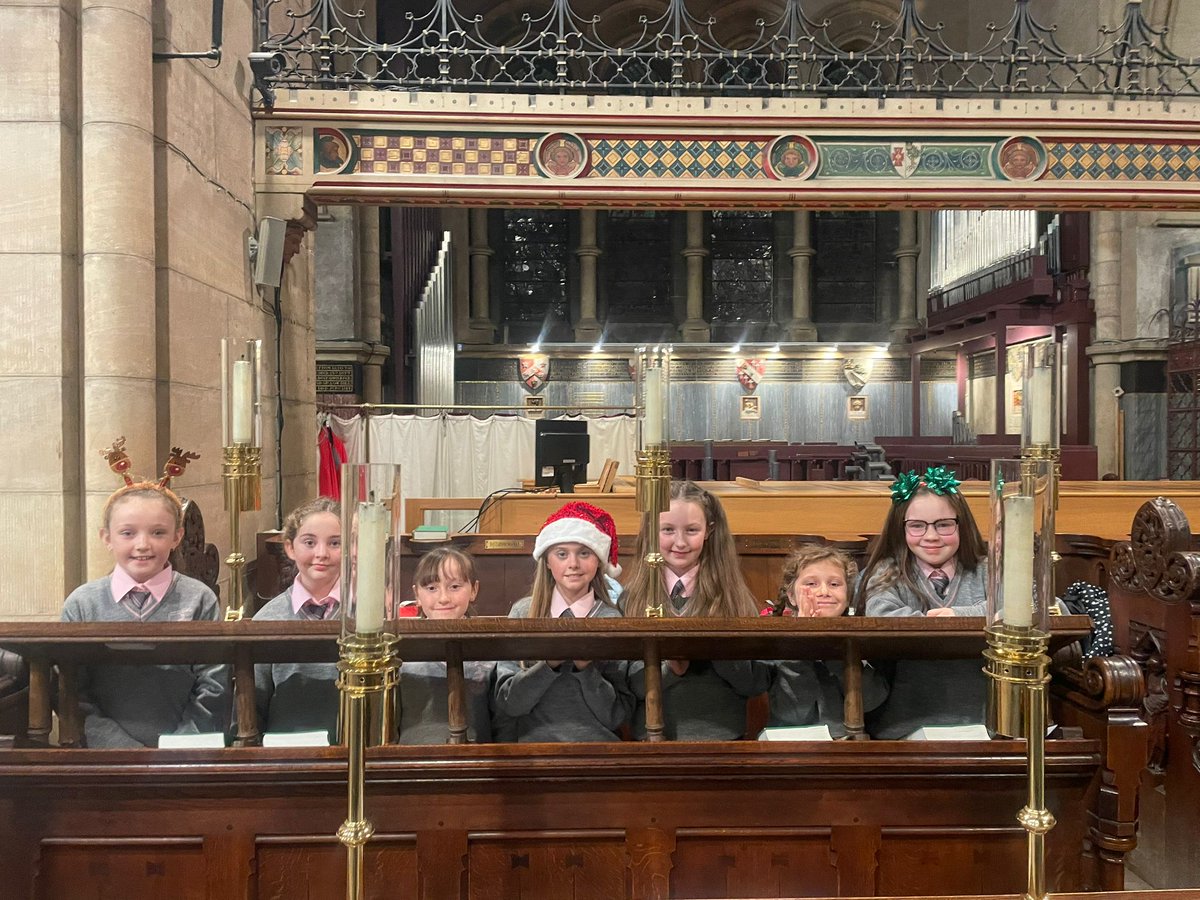 More memories of @TogherGirls school choir's historic first performance in St.Finbarre's Cathedral. Comhghairdeas Ms.Crowley, Ms.Daly and classes 4th-6th on an amazing performance.👏👏 @SFB_Cork @cllrkmac @BestofCork @corklearning #christmas #carols #community