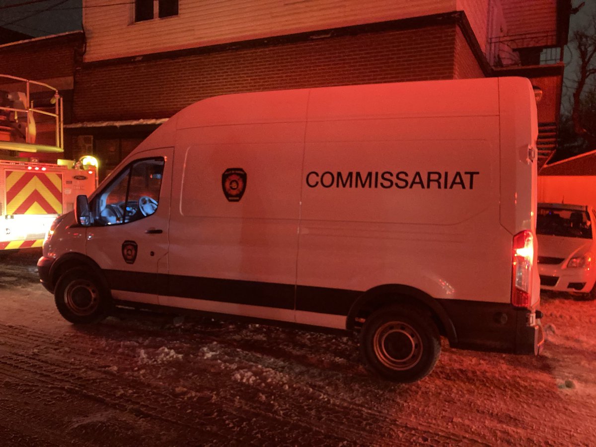 #INCENDIE | 3e alarme | 199, 2e avenue | Situation sous-contrôle | Aucun blessé | <a href="/CroixRouge_Qc/">Croix-Rouge canadienne</a> sur place | Commissariat aux incendies sur place afin de déterminer l’origine et la cause de l’incendie