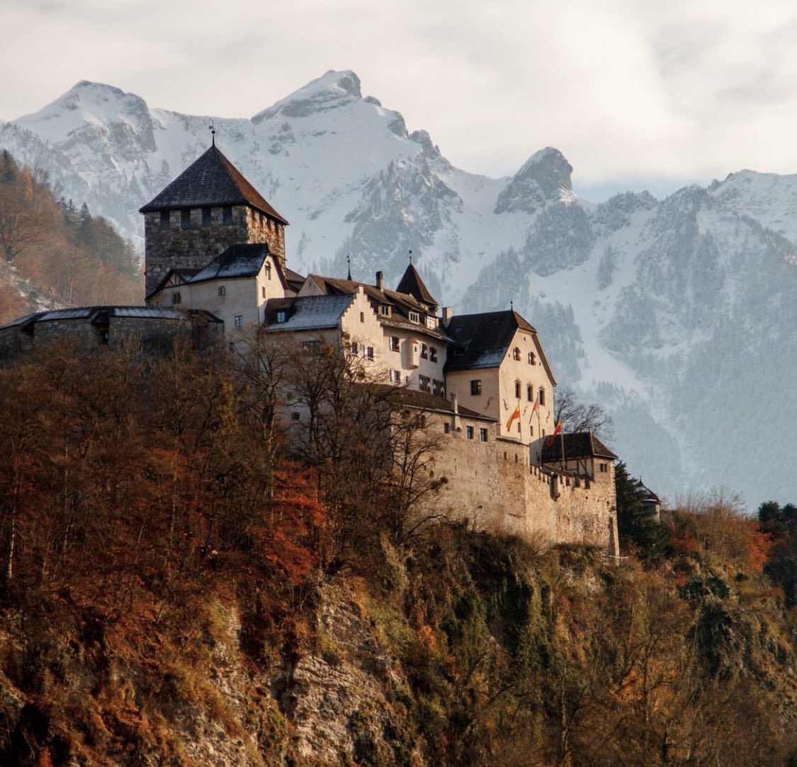 Beautynature_'s tweet photo. Vaduz Castle, Liechtenstein 🇱🇮 https://t.co/LITVKQUXcJ