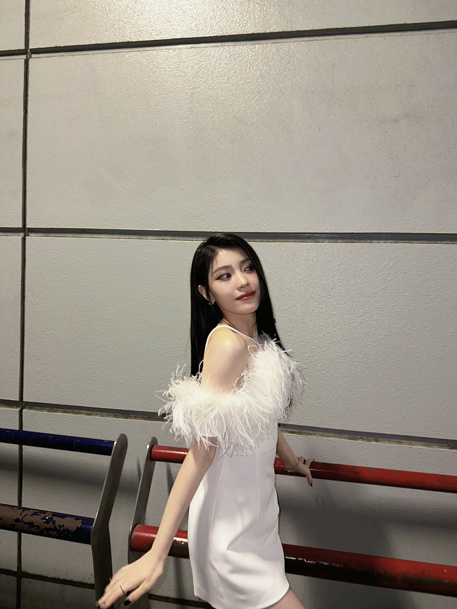 official_kep1er's tweet photo. 이따봐🤍

#샤오팅 #XIAOTING
#Kep1er #케플러 https://t.co/nhSM1bRRll