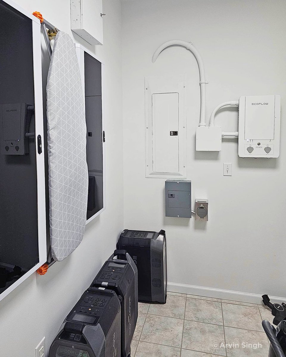 EcoFlowTech's tweet image. It&apos;s all about smart power management, Arvin said:
Two wall ports for solar power ✅
A dedicated 240V for the well ✅
Two #EcoFlowDELTAPro for everything else ✅
Thoughts about this setup?

Black Friday&apos;s Final Hours ⏰ Make the most of before 11:59pm, Nov 30 (PST)!