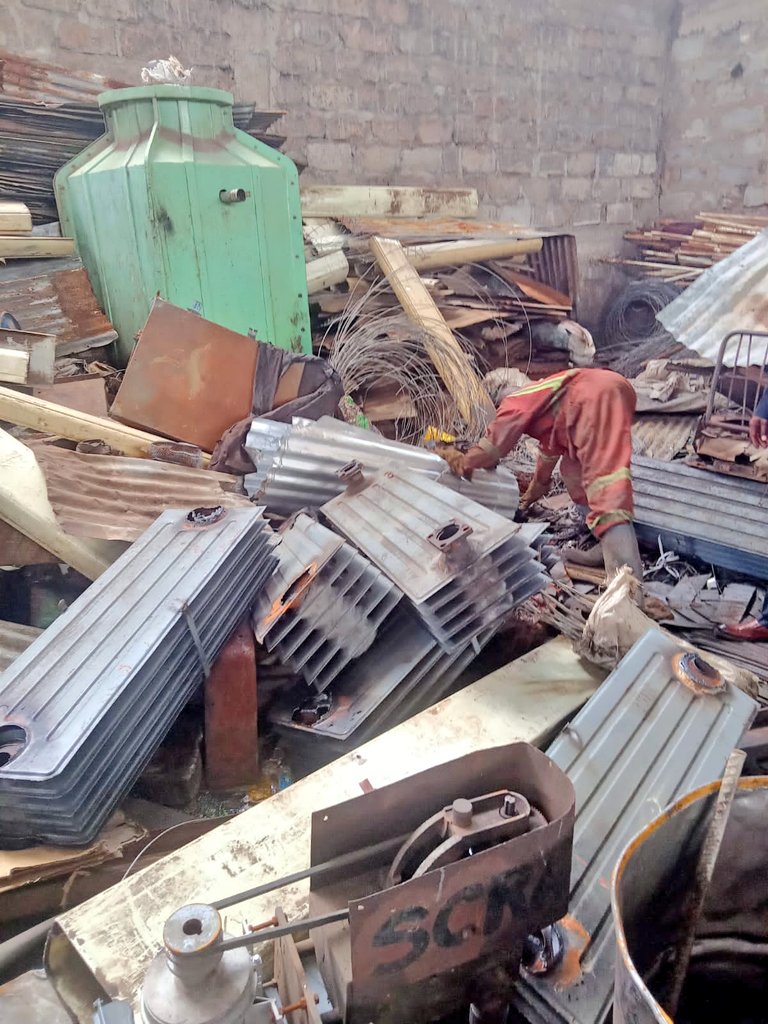 Copskenya's tweet photo. SUSPECTED VANDAL ARRESTED AS KPLC CABLES ARE SEIZED IN NAIROBI

1,020kg of copper cables believed to be property of the Kenya Power and Lighting Company (KPLC) were seized by detectives at a godown in Nairobi yesterday, in an operation where one suspect was arrested.
The operation was carried out at a scrap metal dealer's facility known as Shallian, which is located along Enterprise Road of Gilgil Road in Nairobi.

The suspect, Francis Kaiga, was taken into custody and investigations are ongoing to arrest his accomplices.

#CopsKenya