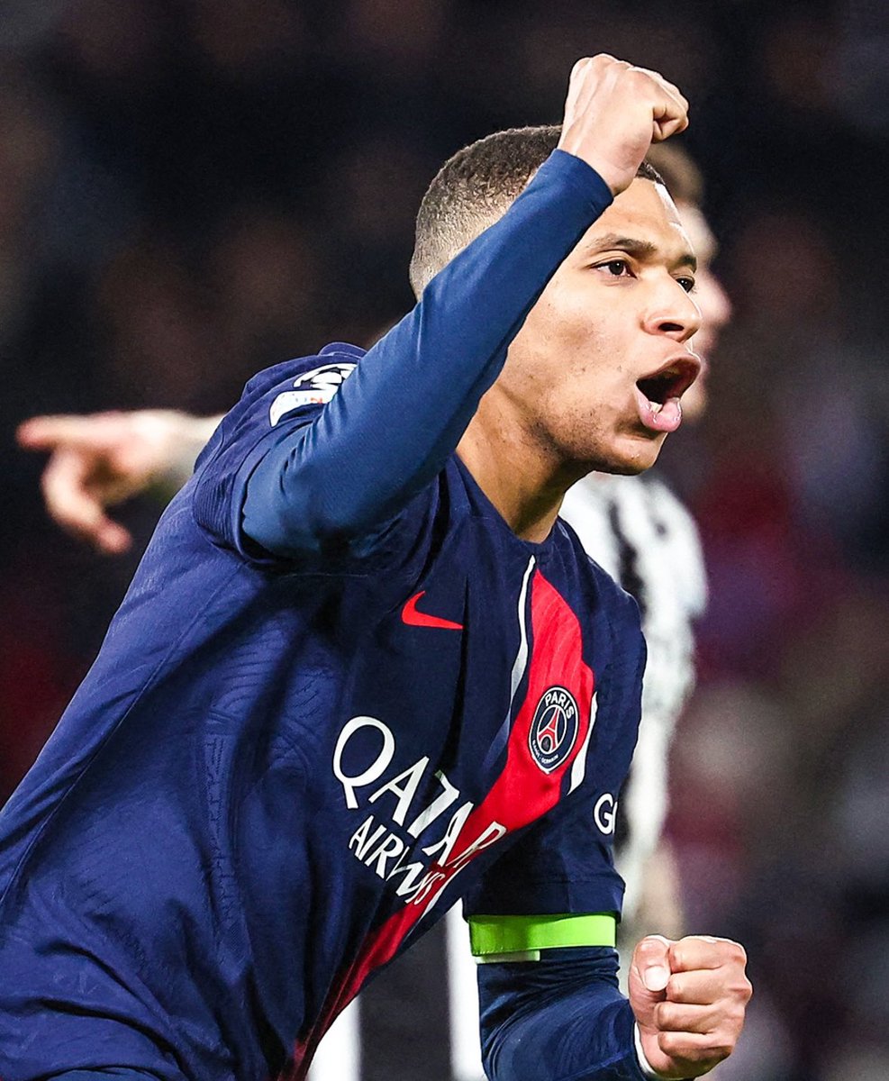 Mbappe this season:

For PSG:
17 games
17 goals
2 assists
19 g/a

For France:
6 games
6 goals
5 assists
11 g/a

30 G/A In 23 games😳 is he the best player in the world??