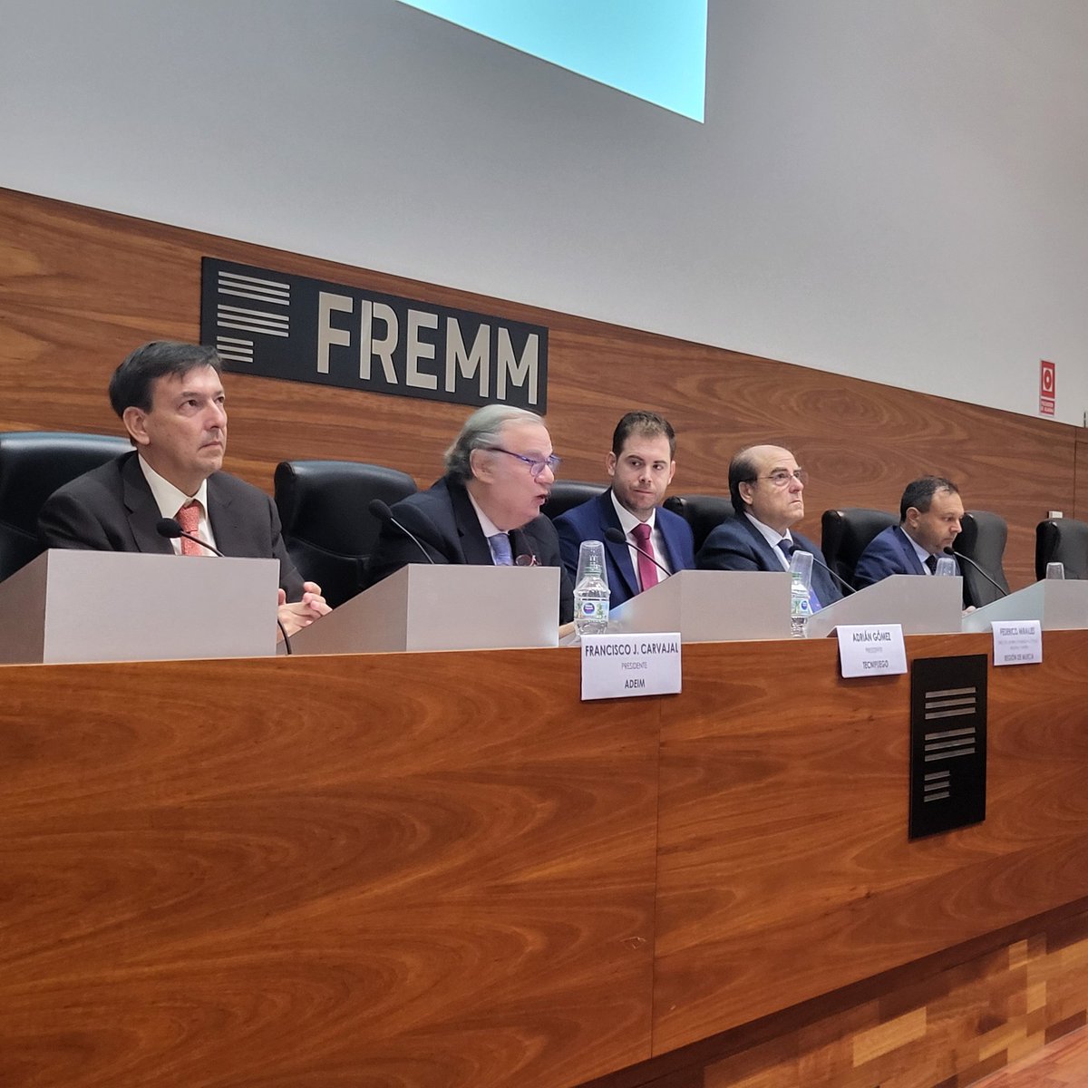 TECNIFUEGOAESPI's tweet photo. Inauguración del #DiadelFuego #Murcia en la sede de @fremm_es 
Transformando los retos en oportunidades.  Colaboran #ADEIM y #FREMM 
'Nuevos riesgos que requieren nuevas soluciones. En #TECNIFUEGO Renovamos el compromiso con la excelencia y el objetivo #VíctimasCero ' https://t.co/hkmya59As0