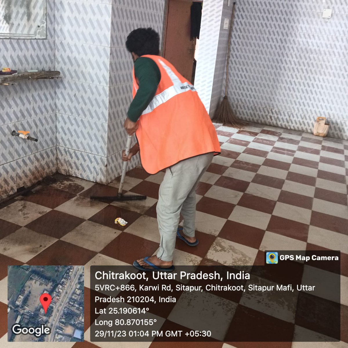 ChitrakootEo's tweet photo. ULB Name - Nagar Palika parishad chitrakoot dham
ULB Code - 801059
आज स्वच्छ शौचालय अभियान के अंतर्गत नगर पालिका परिषद चित्रकूट धाम में शौचालयों की विशेस साफ सफाई 
#SwachhSurvekshan2023 #dmchitrakoot #garbagefreeup #nagarvikasup #cleantoilet #toiletday https://t.co/tF4eqkAQtg
