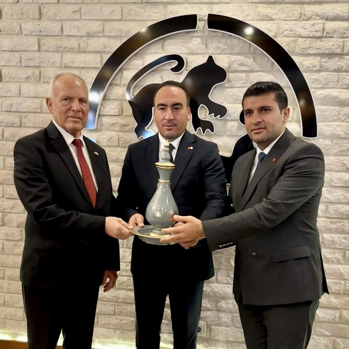 Kuzey Kıbrıs Türk Cumhuriyeti Meclis Başkanı Zorlu Töre'yi işyerimizde misafir ettik. Hediyeleri ve hoş sohbetleri için Sayın Meclis Başkanımıza teşekkür ederiz. #zorlutöre #KKTC