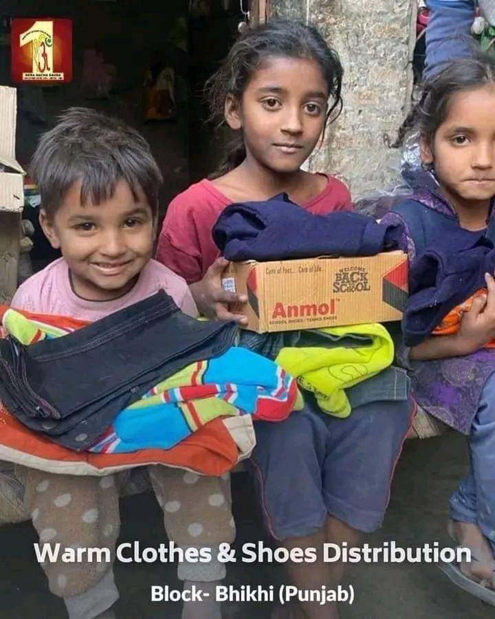 #SpreadWarmth by distribution of Warm clothes to needy peoples. Followers of Dera Sacha Sauda are inspired by Saint Ram Rahim Ji who is 'Messina Of Humanity'. He inspires & teaches everyone to help needy as one can.