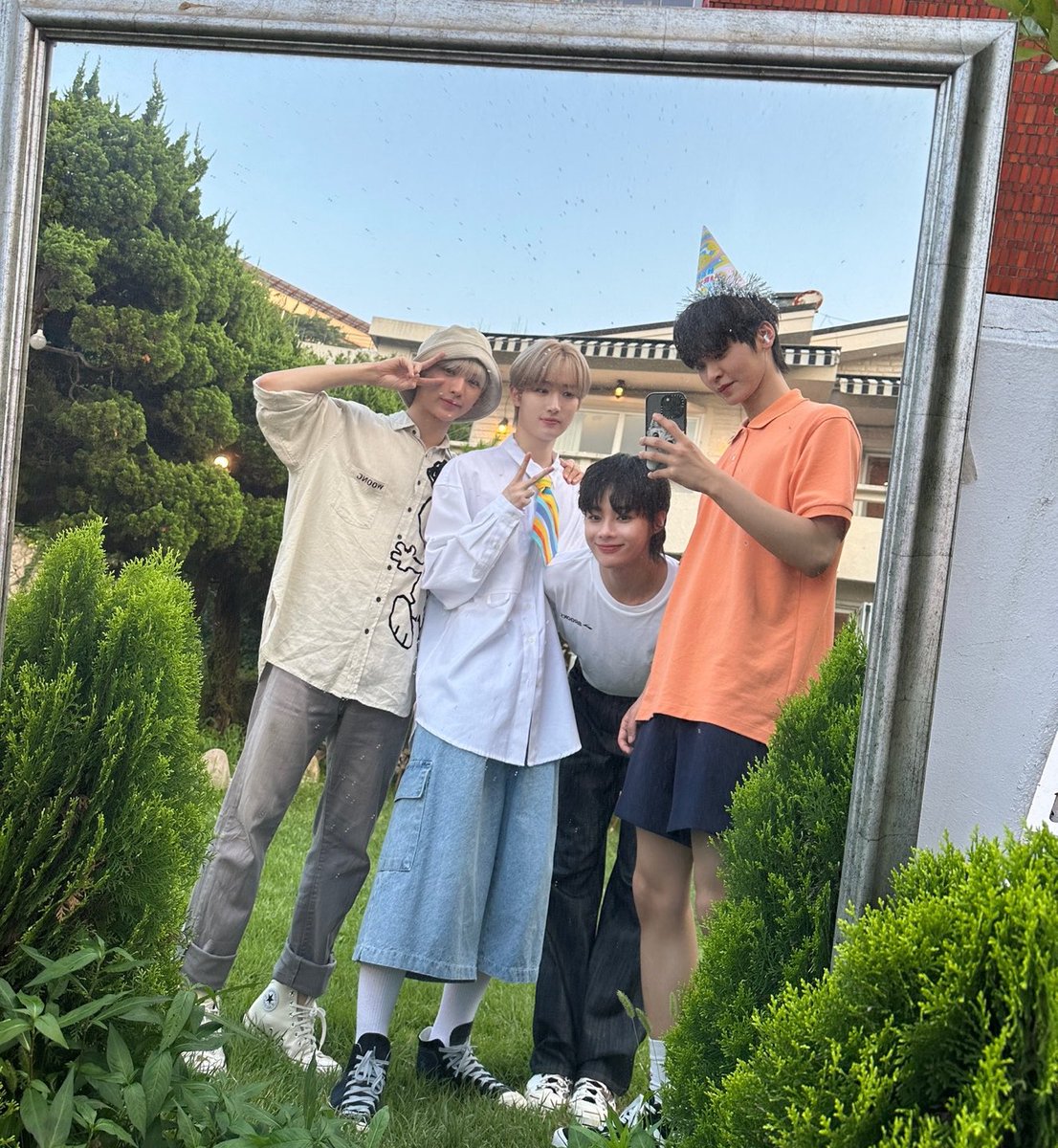 taeraeppy's tweet photo. 반바지 태래,, 진짜 너무 귀하다,,, https://t.co/2kQzfl62bx
