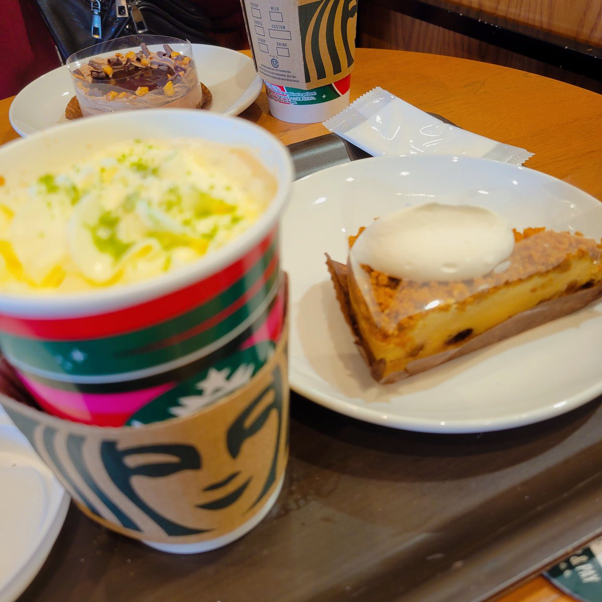 Coco72Su's tweet photo. 実はいい年ですが
スタバ新作購入は
娘にねだられて…ではなく
自主的に新作初日に
行っちゃうタイプです(^^)

#いいにくいことをいう日 https://t.co/GO4t9naUBy