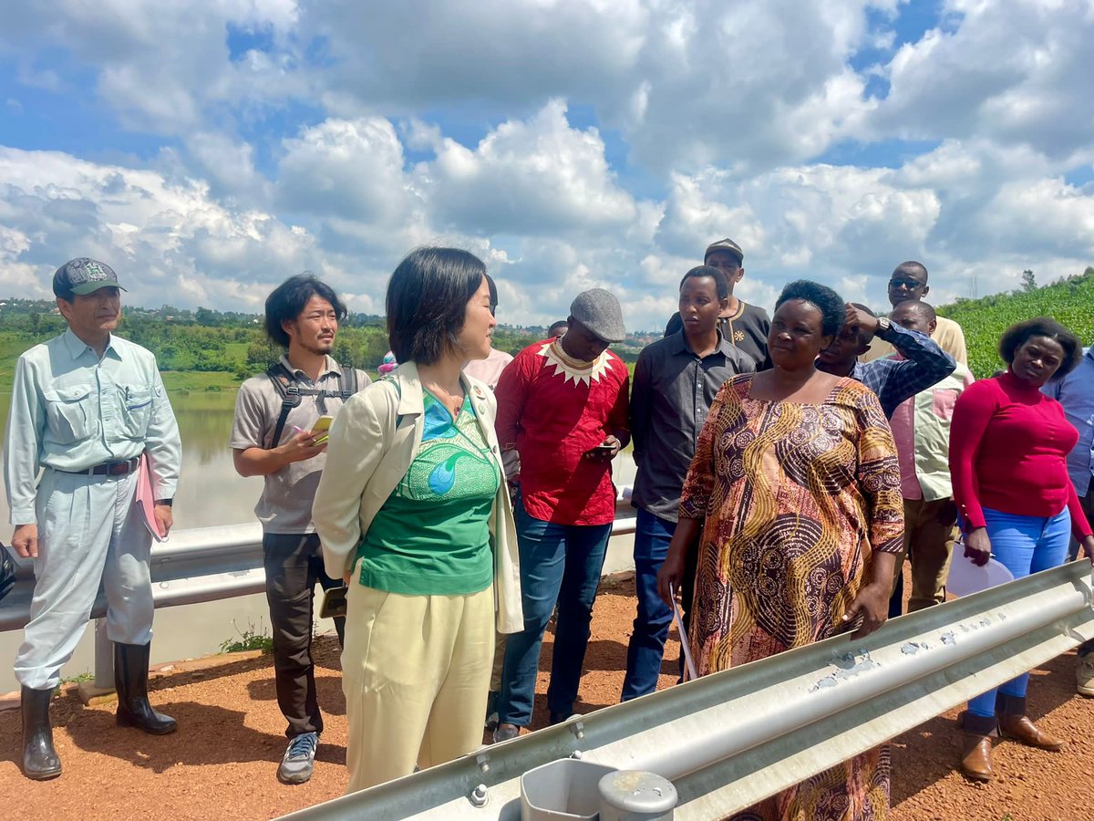JicainRwanda's tweet photo. Now happening: 
The second day of the national workshop on sustainable irrigation management continues to the cyaruhogo model site of WAMCAB project.  @RwandaAgri @RwandaAgriBoard @japaninrwanda @RwandaEast @hitayezu123 @MinakoSHIOTSUKA @PascalFURAHA https://t.co/xbbgcvChhO