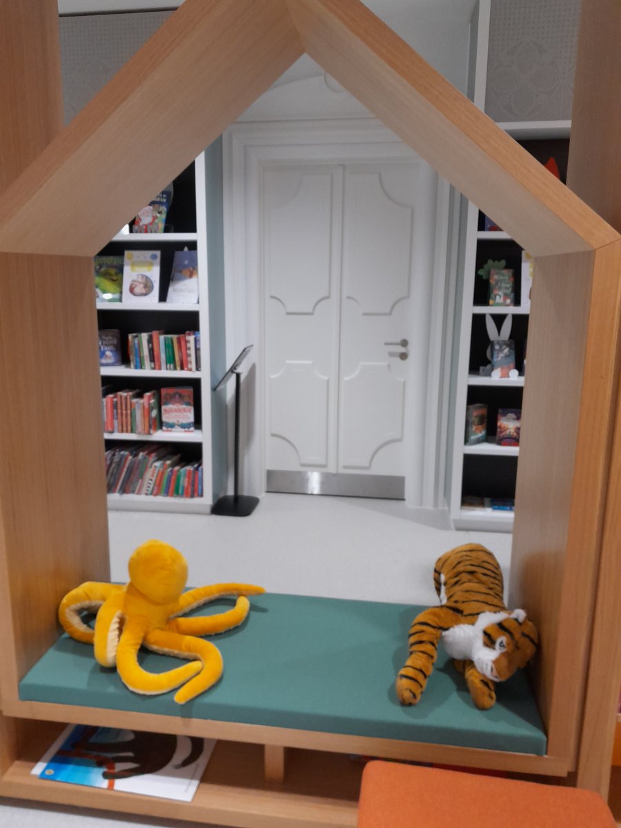 Congratulations @MyNottingham on the new central library 😃. Thank you for inviting us to be at the launch, we're already itching to tell families about the fab children's section & for them to find out what's behind the big white door! #Nottingham #library #childfriendly