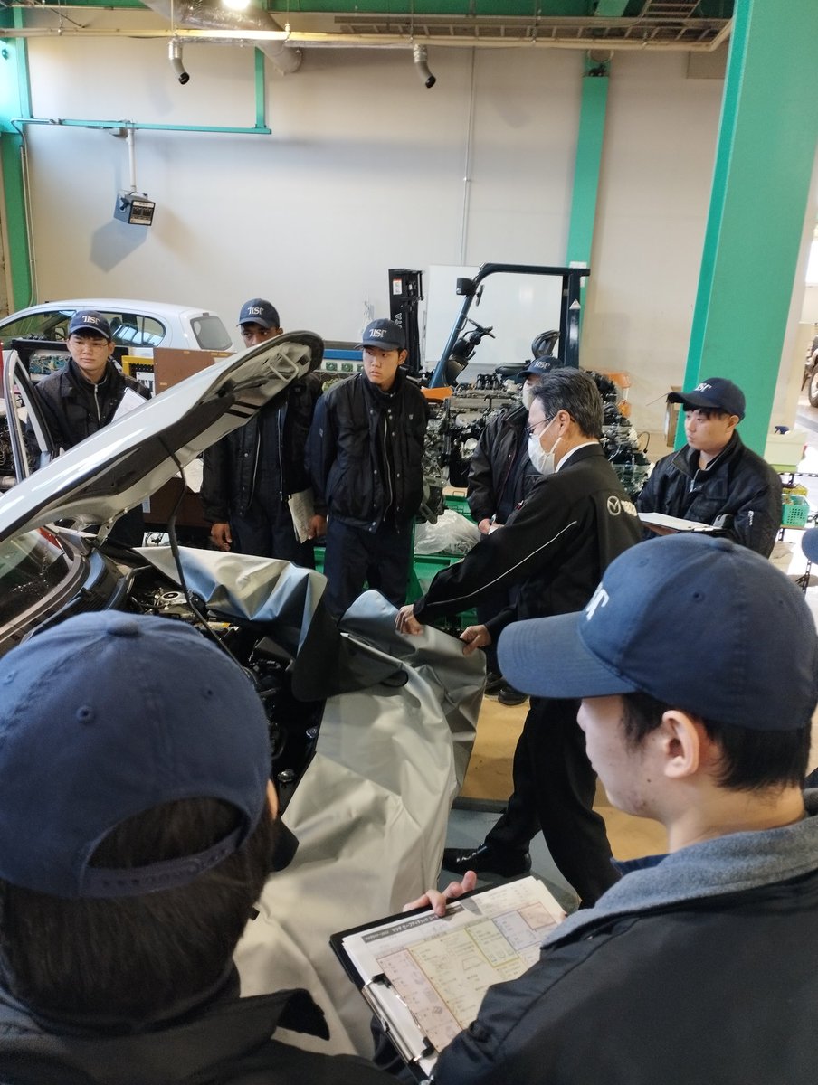 TIST_Automobile's tweet photo. 自動車整備工学科一年生😊本日は株式会社北関東マツダ様によるセミナーを実施していただきました👍✨#自動車整備大学校　#自動車整備　#自動車整備専門学校　#板金　#塗装　#自動車修理　#自動車整備士　#国家資格整備士　#メカニック　#tist 　#筑波研究学園専門学校　#整備士国家資格 https://t.co/oqEtMqkSv2