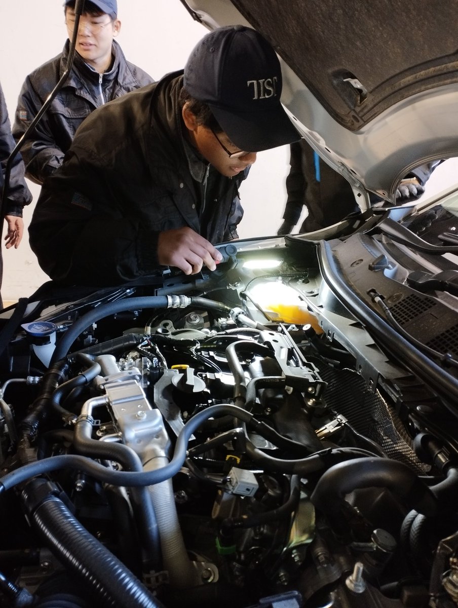 TIST_Automobile's tweet photo. 自動車整備工学科一年生😊本日は株式会社北関東マツダ様によるセミナーを実施していただきました👍✨#自動車整備大学校　#自動車整備　#自動車整備専門学校　#板金　#塗装　#自動車修理　#自動車整備士　#国家資格整備士　#メカニック　#tist 　#筑波研究学園専門学校　#整備士国家資格 https://t.co/oqEtMqkSv2