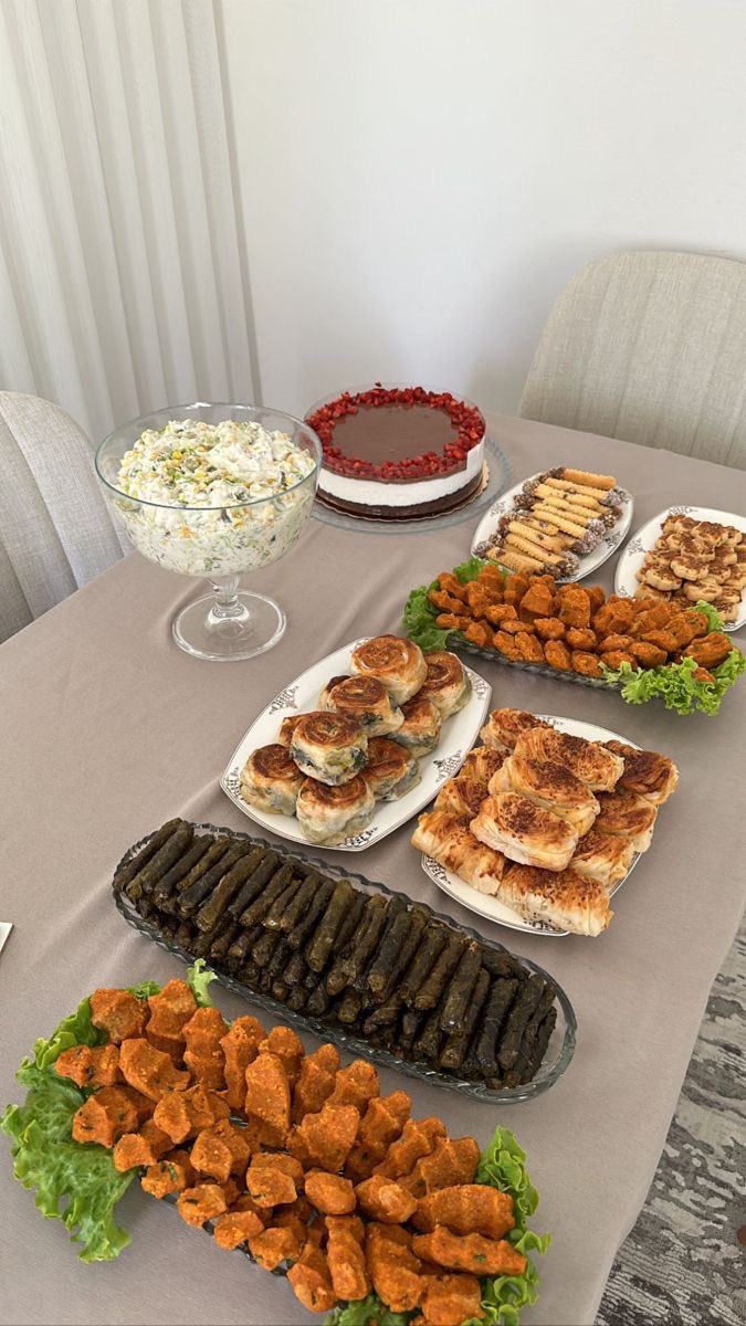 yokbezey's tweet photo. Bu masa tüm dertleri siler atar https://t.co/eu3jK6d6Rh