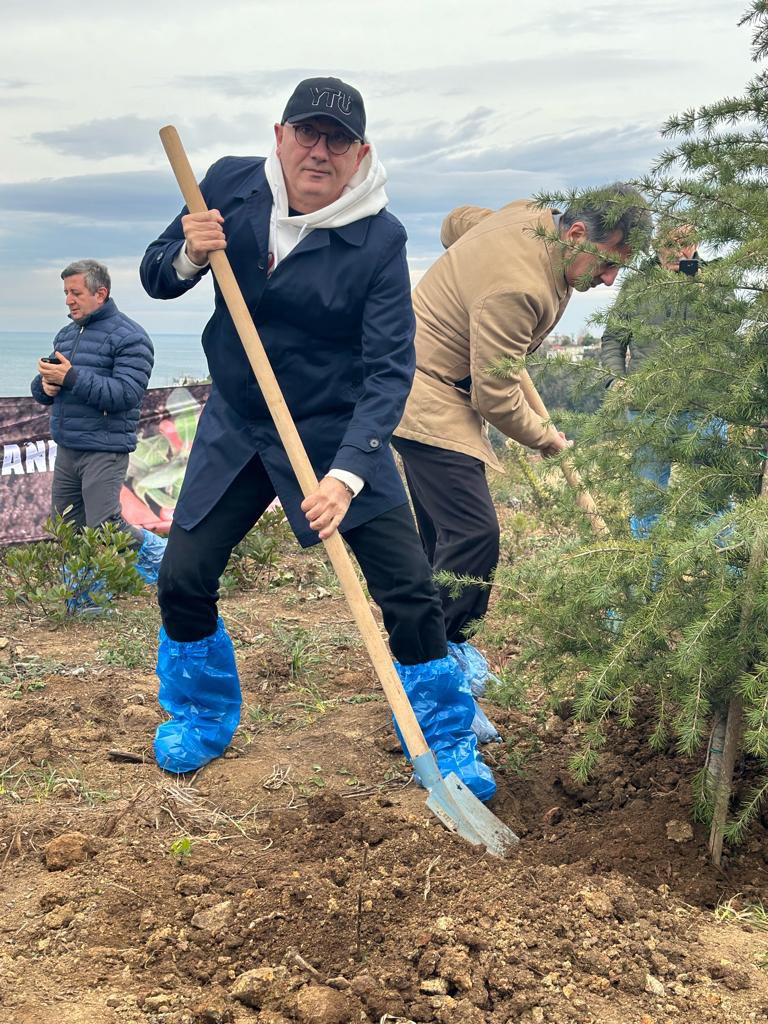 proftameryilmaz's tweet photo. Beykoz Poyrazköy’de YTÜ Hatıra Ormanı için fidan dikimini öğrencilerimiz ve personelimizle gerçekleştirdik. YTÜ, daha yeşil ve yaşanabilir bir dünya için ısrarcı olmaya devam edecek. 
#SürdürülebilirYTÜ https://t.co/werp0h3J4X