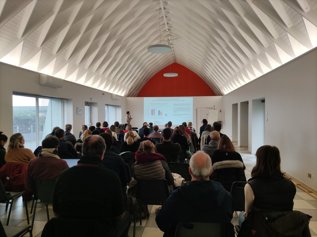 Réunions technique aujourd'hui à Estrees-Mons (80). Au programme : oiseaux tournesol, maladies pois d'hiver, désherbage graminées dans la rotation, maladie et ravageurs du colza ou encore travail du sol pour implantation du colza.