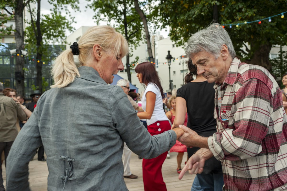 EnjoyLaterLife's tweet image. It’s #NationalSquareDancingDay! Dust off those dancing shoes and do-si-do into the fun of square dancing today. Whether you're a seasoned dancer or a first-timer, let's celebrate the joy of this lively and rhythmic tradition. Find a dance class near you: ageuk.org.uk/information-ad…