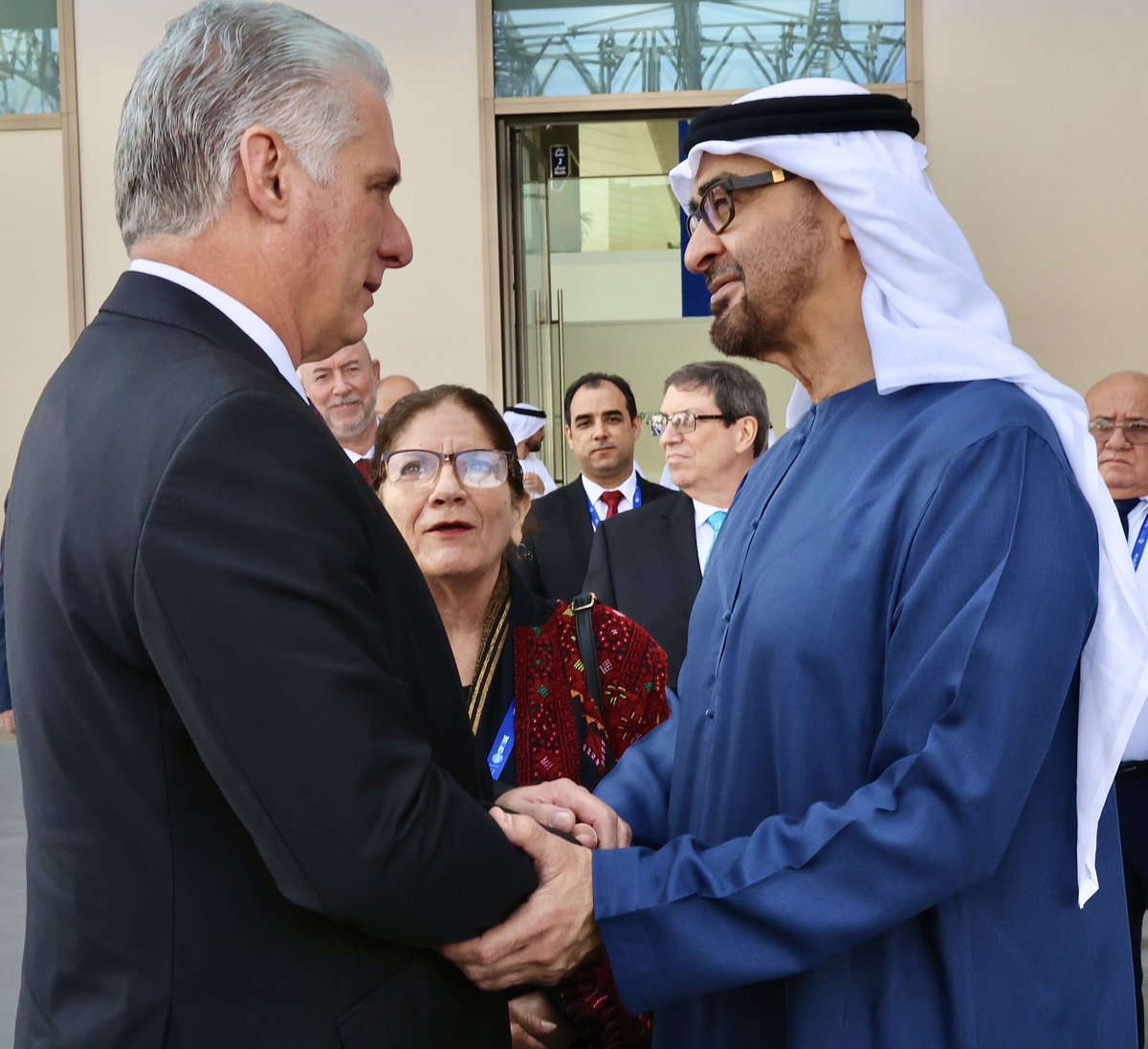 🇨🇺| El presidente @DiazCanelB se reunió hoy en Dubai con Su Alteza el Jeque @MohamedBinZayed, presidente de Emiratos Árabes Unidos, como parte de la visita oficial que realiza a este país. #DíazCanelEnEAU