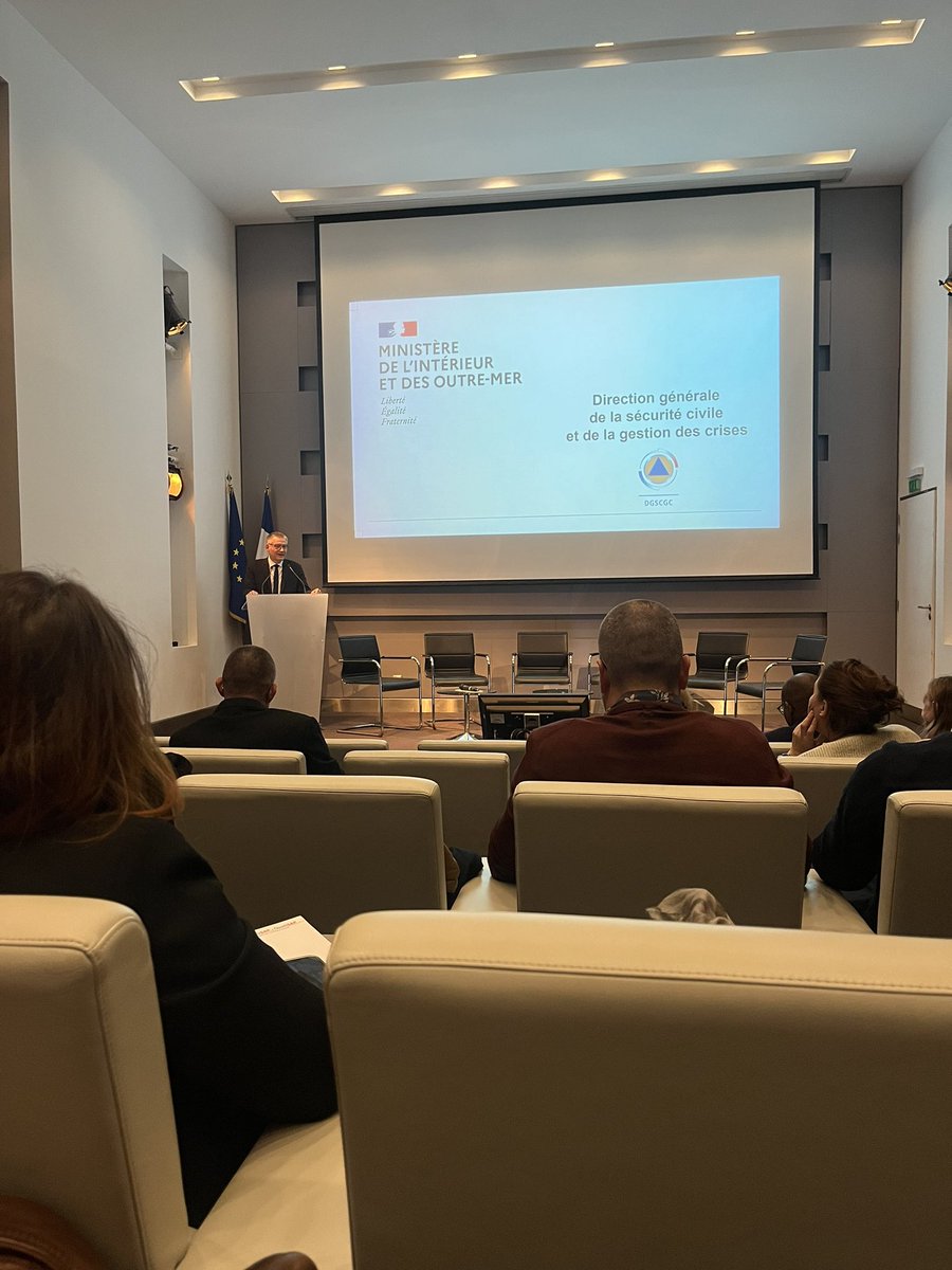 AssmSdmis's tweet photo. 1er séminaire des infirmiers chef des SDIS à la DGSCGC, avec la participation des cadres de santé du SDMIS. #interieur #sdis #sdmis #ssuap #isp #sds https://t.co/X1pd7qPI5V