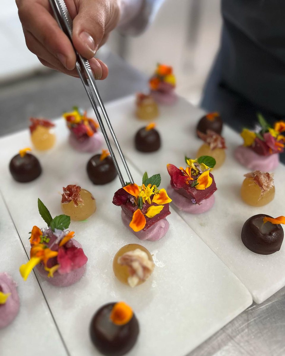 segriaturisme's tweet photo. De tot cor felicitem a tot l'equip del Restaurant Malena encapçalat pel xef Xixo Castaño per la revalidació, un any més!, de la seva estrella Michelin!
#Segrià #TerradePonent #TerradeBonsProductes #Gimenells
@ccsegria @aralleida @catexperience @GuiaMichelin_ES https://t.co/lQdLUxgGMK