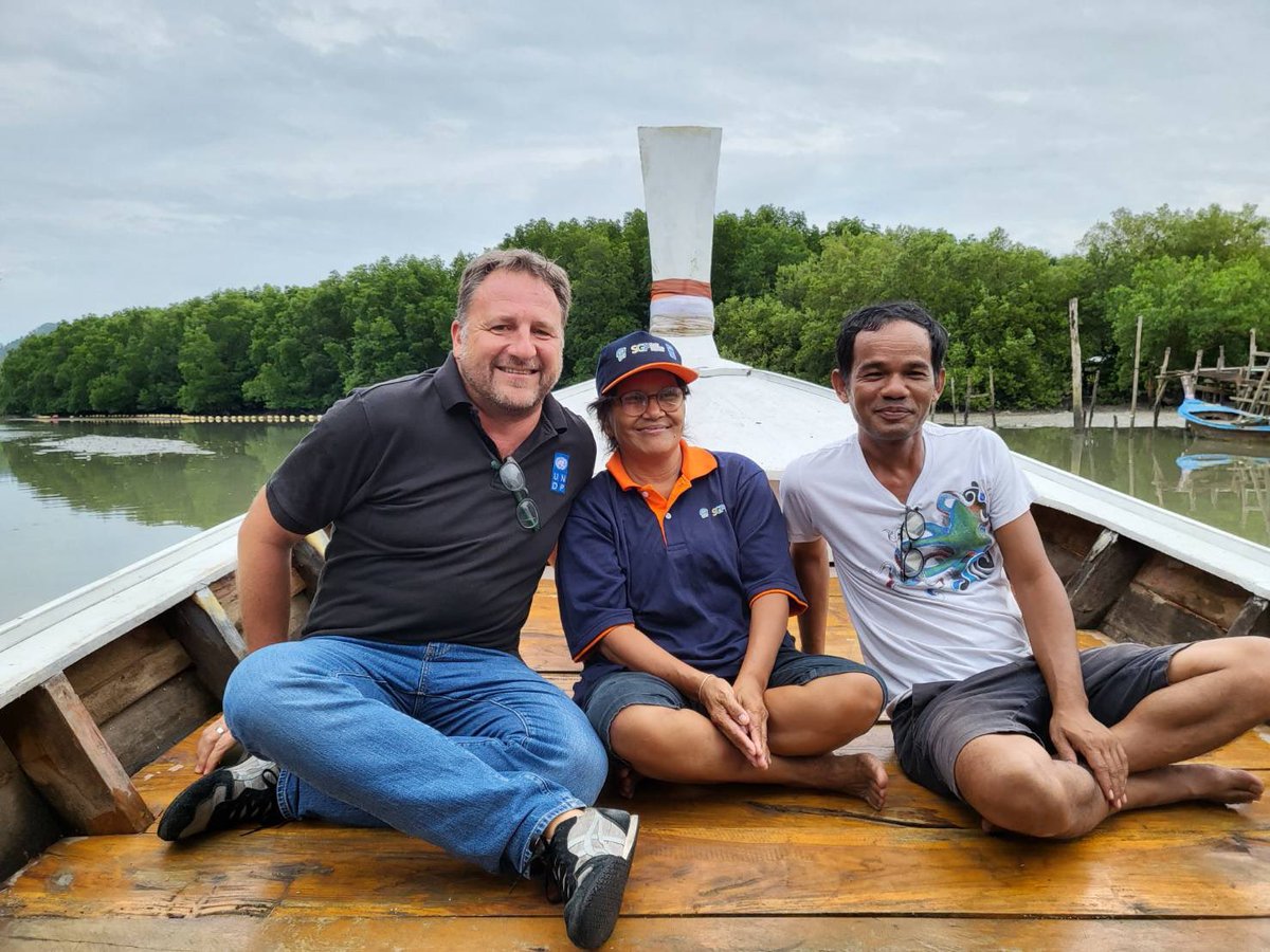 Before finalizing the #SDG profile for #Phuket, @UNDPThailand ensures we #LeaveNoOneBehind! Visit to the #Chaolay or #SeaGypsies community in #HonSayThong who protect he mangroves, a rich eco-system that provides diverse sources of livelihood