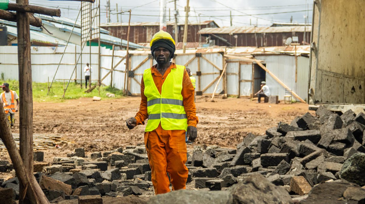 KaberiaCommoner's tweet image. Nashangaa Hawa ma-hustler waliingia kwa hii biz wataenda wapi. 

Boma Yangu Yenefits
#LordsOfPoverty