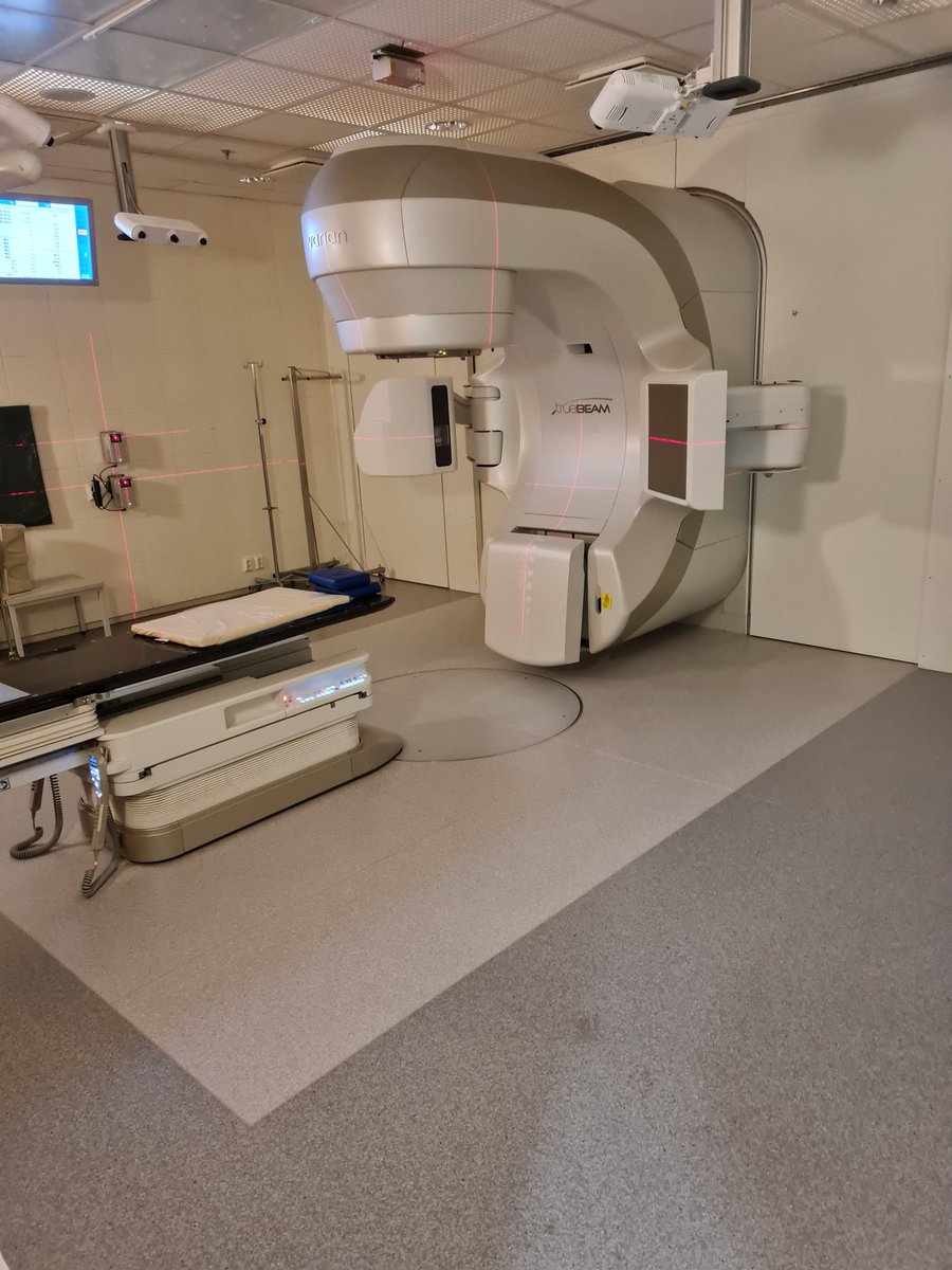 Säteily auttoi!Oli helvetilliset kivut rintarangassa johon eivät kipulääkkeet auttaneet(oksikodoni,fentanyyli)😀