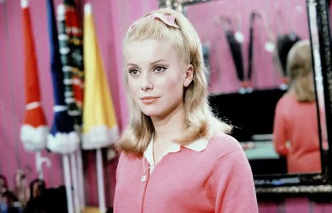 BlundiPerez's tweet photo. 4 decades, 4 acting Masterclasses. 🎬
"Les Parapluies de Cherbourg",
#JacquesDemy
"Tristana", #LuisBunuel
"The Hunger", #TonyScott
"Indochine", #RégisWargnier
#CatherineDeneuve
#FrenchLegend 🇲🇫 https://t.co/2EfE0x1MHO