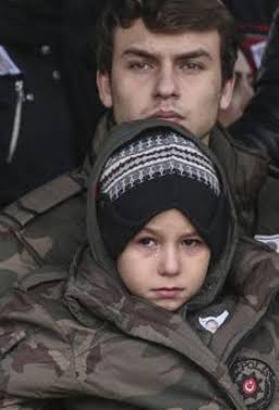 Yokluğun kaç gün sürer Baba?
40 gün oğul..
Sonra gelir misin?
Hayır oğul,alışırsın.