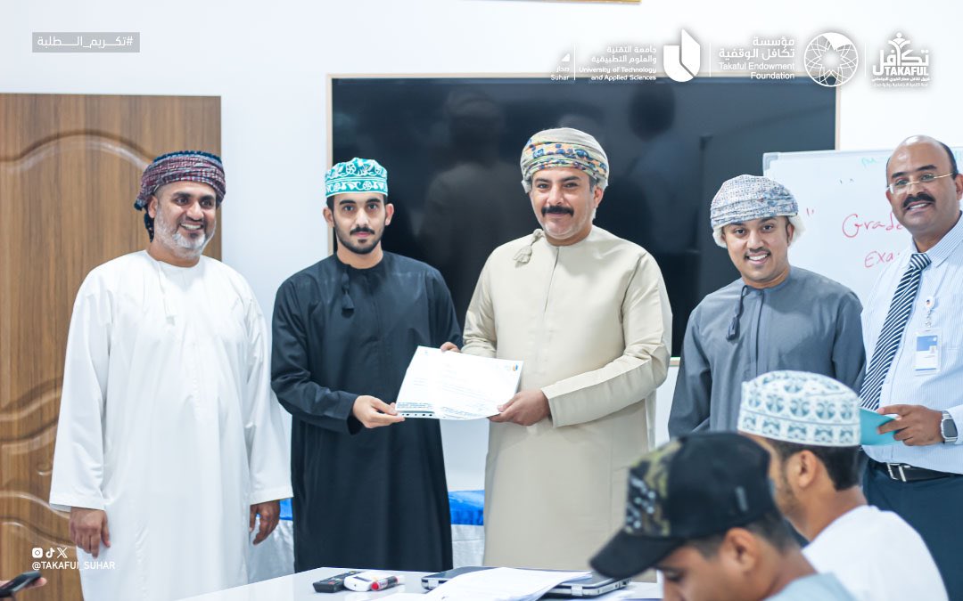 takaful_suhar's tweet photo. برعاية الاستاذ محمد بن أحمد النوفلي مدير مدرسة صحار للتعليم ما بعد الأساسي تكريم الطلبة المشاركين في برنامج اللغة الانجليزية والمنفذ من قبل قسم اللغة الإنجليزية بجامعة التقنية والعلوم التطبيقية بصحار @UTAS_Suhar https://t.co/M1st8EAz5b