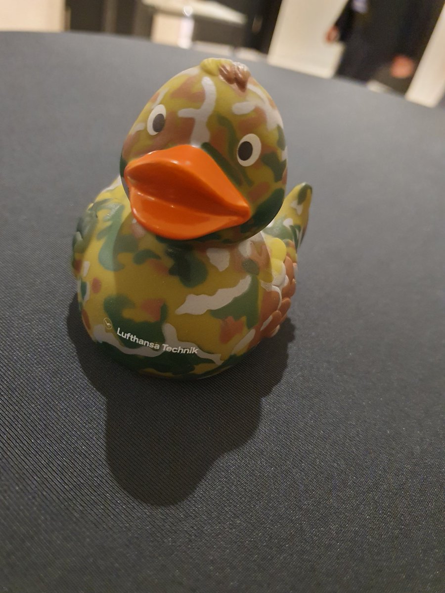 Als langjähriger HON der Lufthansa habe ich immer schon die LH Enten geliebt und gesammelt. Nun gibt es diese auch in Tarnfleck, weil LH im Defensebereich tätig ist. Makes my day! 💖
#bsc23 #berlinersicherheitskonferenz 
<a href="/Lufthansa_DE/">Deutsche Lufthansa</a> <a href="/lufthansa/">Lufthansa</a>