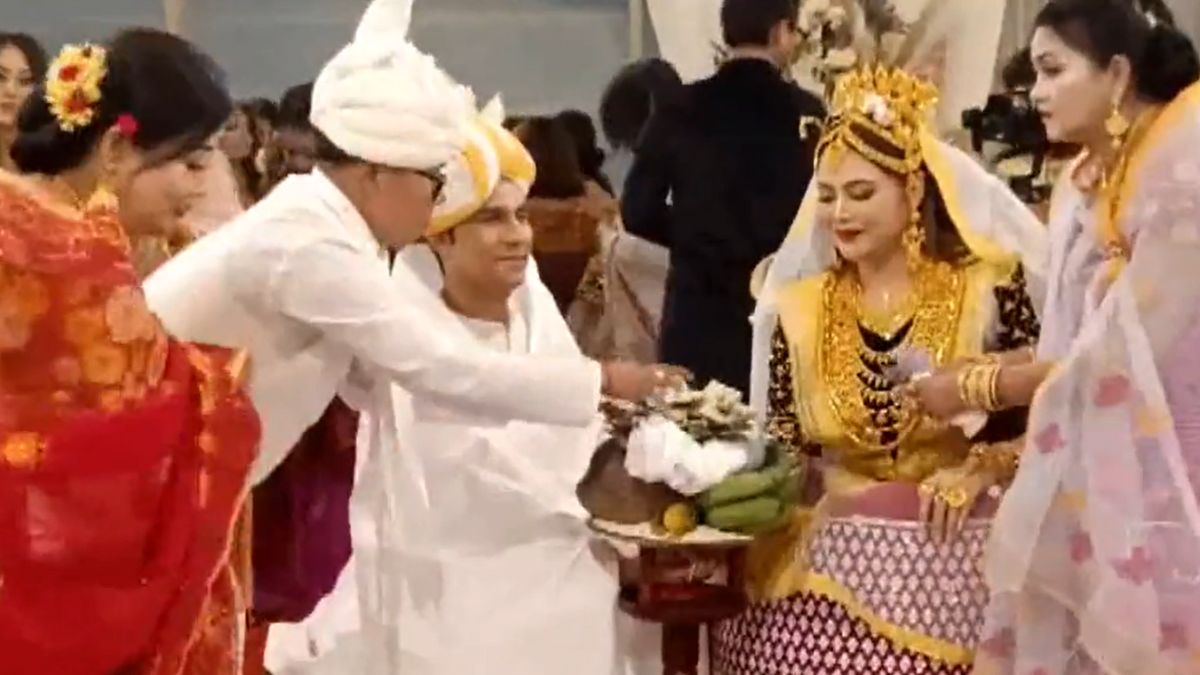 thehawk.in/posts/randeep-…

Randeep Hooda, Lin Laishram look stunning as they turn traditional Manipuri groom, bride

#RandeepHoodaWedding #LinLaishramWedding #BollywoodCouple #CelebrityJourney #SavarkarBiopic