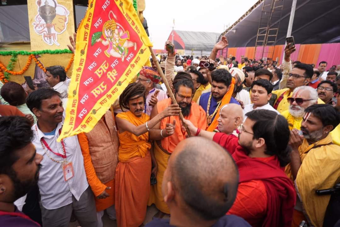 JagadguruJi's tweet photo. अमृत रथ यात्रा शुभारंभ

 बीकानेर से अमृत यात्रा को जगद्गुरु रामभद्राचार्यजी महंत भगवानदासजी महाराज ने ध्वजा दिखाकर अमृतयात्रा रथ को प्रस्थान करवाया। 

#२२जनवरी अयोध्या
#अमृतमहोत्सव https://t.co/CjdTgM1Dic