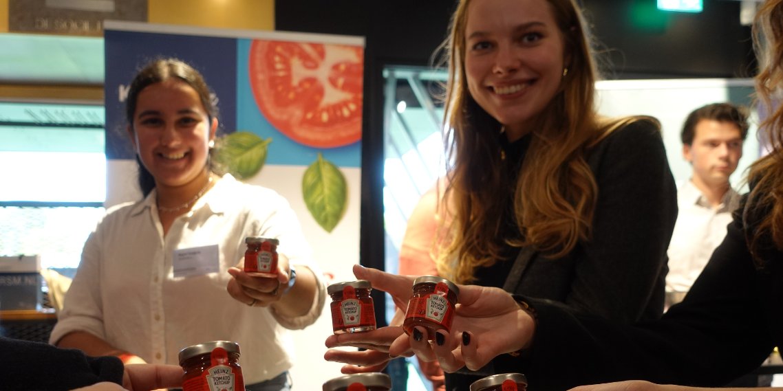 "Recruiters have high standards. They look for specific profiles with the right mindset. They often find this in #RSMstudents. This is where they can connect." Read more about the International #Career Event at RSM: ow.ly/zIyU50Qcnn2