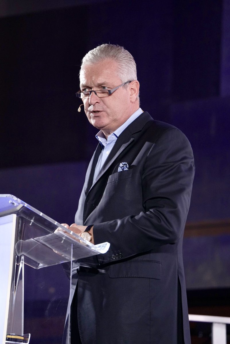 Dr. Niclas Müller, CEO of VDM Metals, explained in his presentation “Deep dive into high-performance alloys: VDM at a glance” the properties, advantages, and sectors of application of these products. 

▶#AcerinoxCapitalMarketsDay2023 lnkd.in/d98Hw4xH