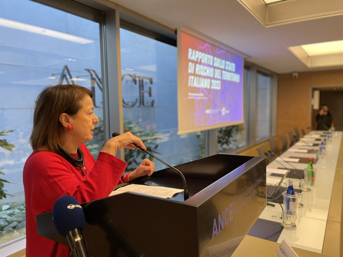 Necessario un richiamo alla responsabilità. Servono opere di prevenzione e intervenire con coraggio contro l’abusivismo. Un appello che faccio come cittadina e non solo come Presidente di Ance. La parole della Brancaccio alla presentazione del Rapporto #Ance #Cresme