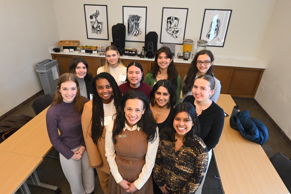 The Office of the Provost hosted a roundtable with students and Planned Parenthood's CEO, Alexis McGill Johnson yesterday. At @VanderbiltU we value open dialogue and free expression through initiatives like #DialogueVanderbilt. Thanks to all who contributed.